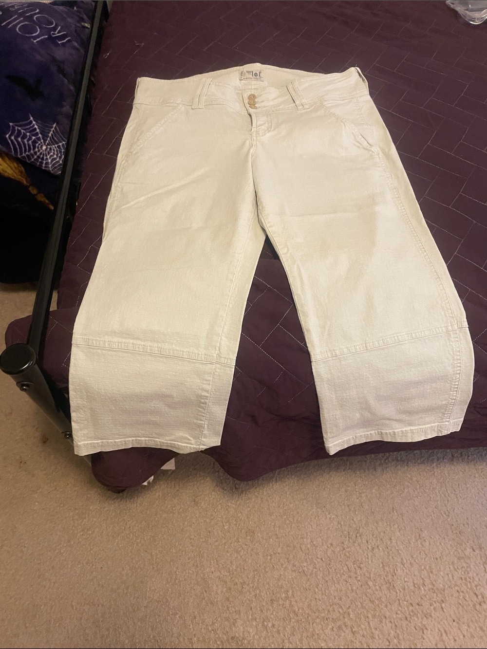 lei White Cropped Ankle Jeans
